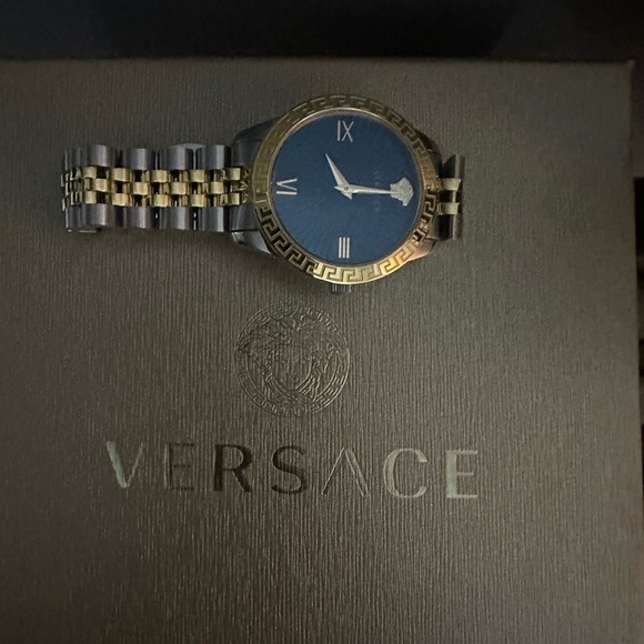 Women Genuine Versace watch - Picture 5 of 8